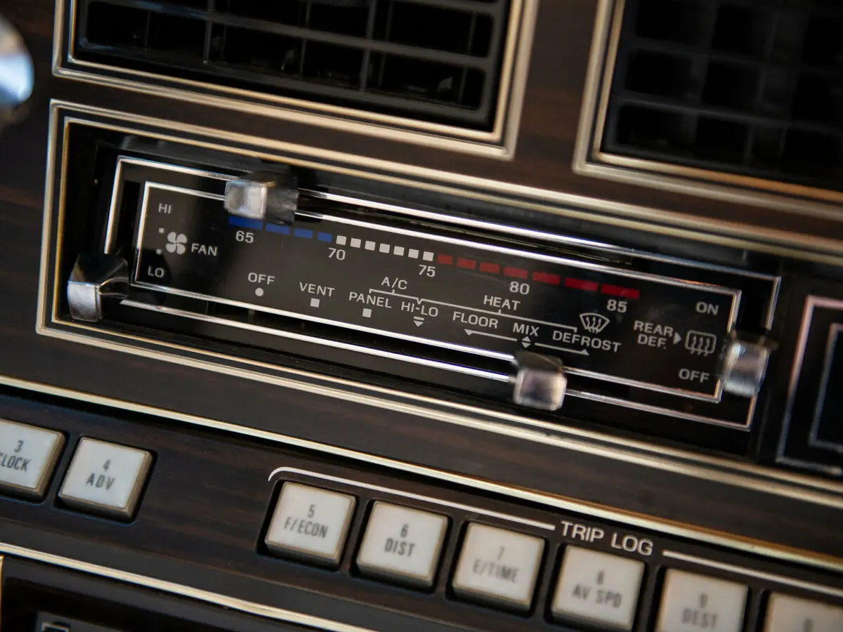 Lincoln Continental Mark VI Купе — сүрөт 13