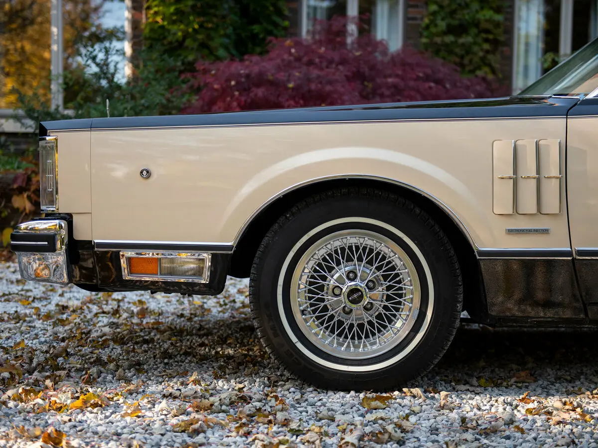 Lincoln Continental Mark VI Купе — сүрөт 15