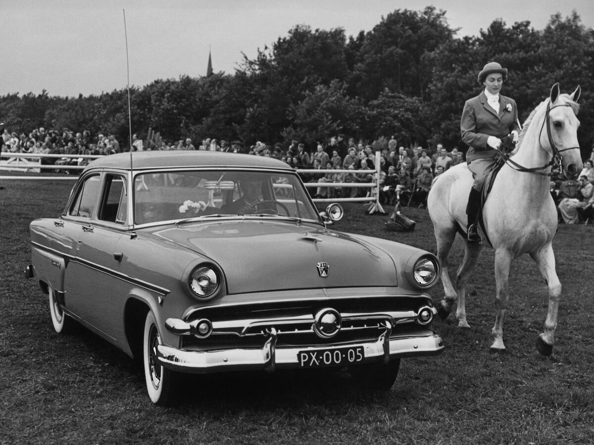 Ford Crestline 1952 – 1955 Седан Fordor — фото 4