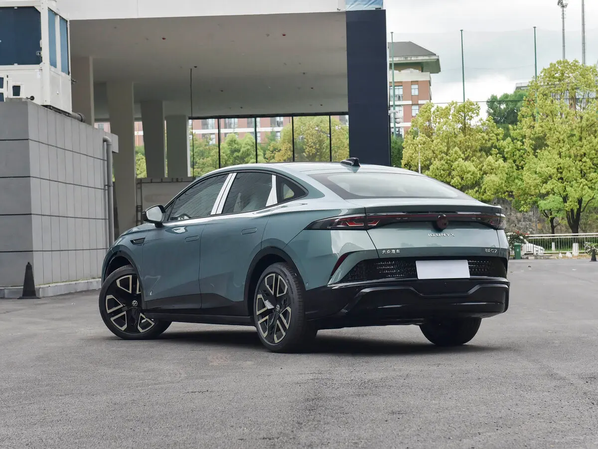 Volkswagen ID.Unyx 07 2025 – н.в. Седан — photo 5