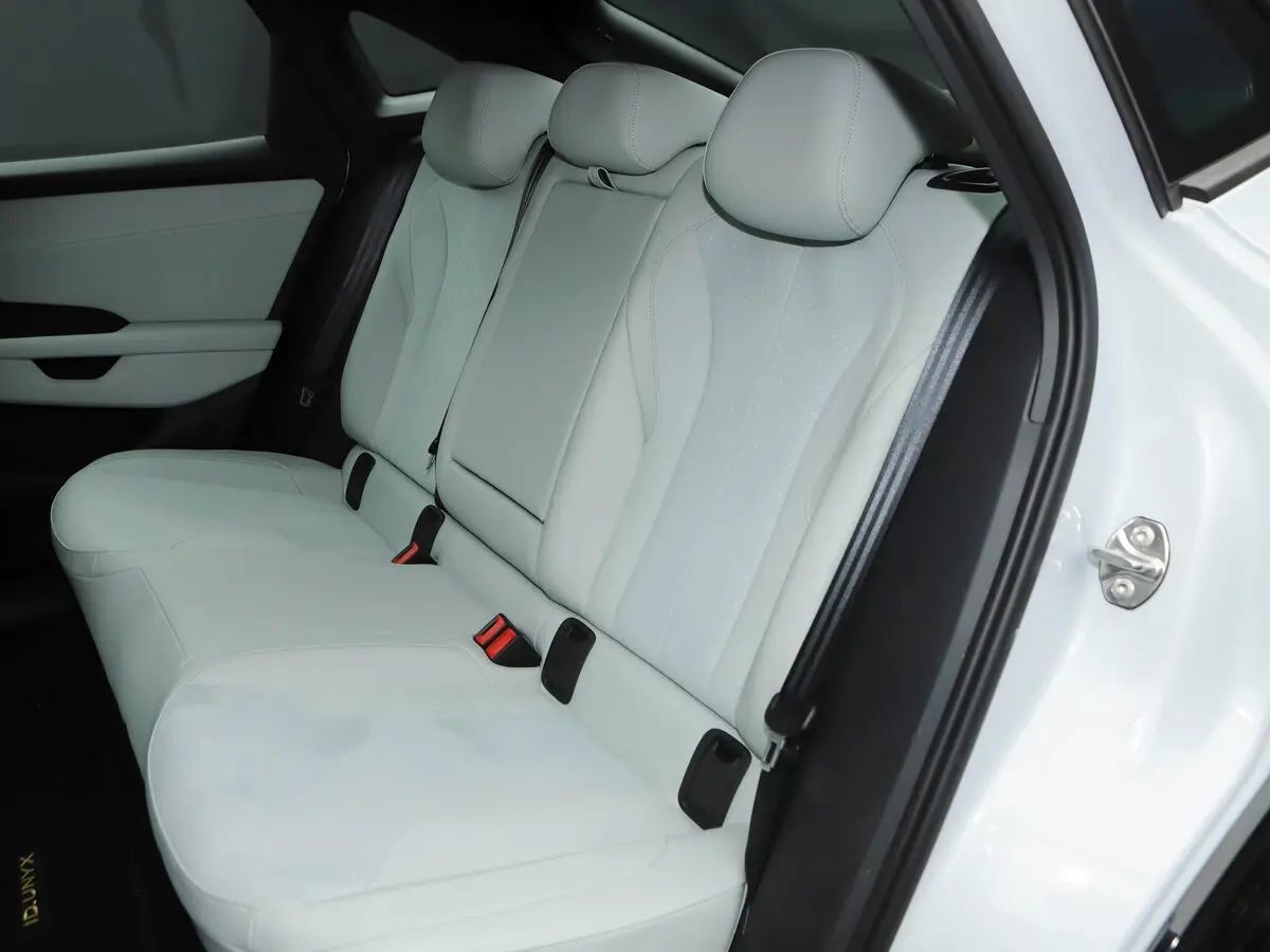 Volkswagen ID.Unyx 07 2025 – н.в. Седан — photo 10