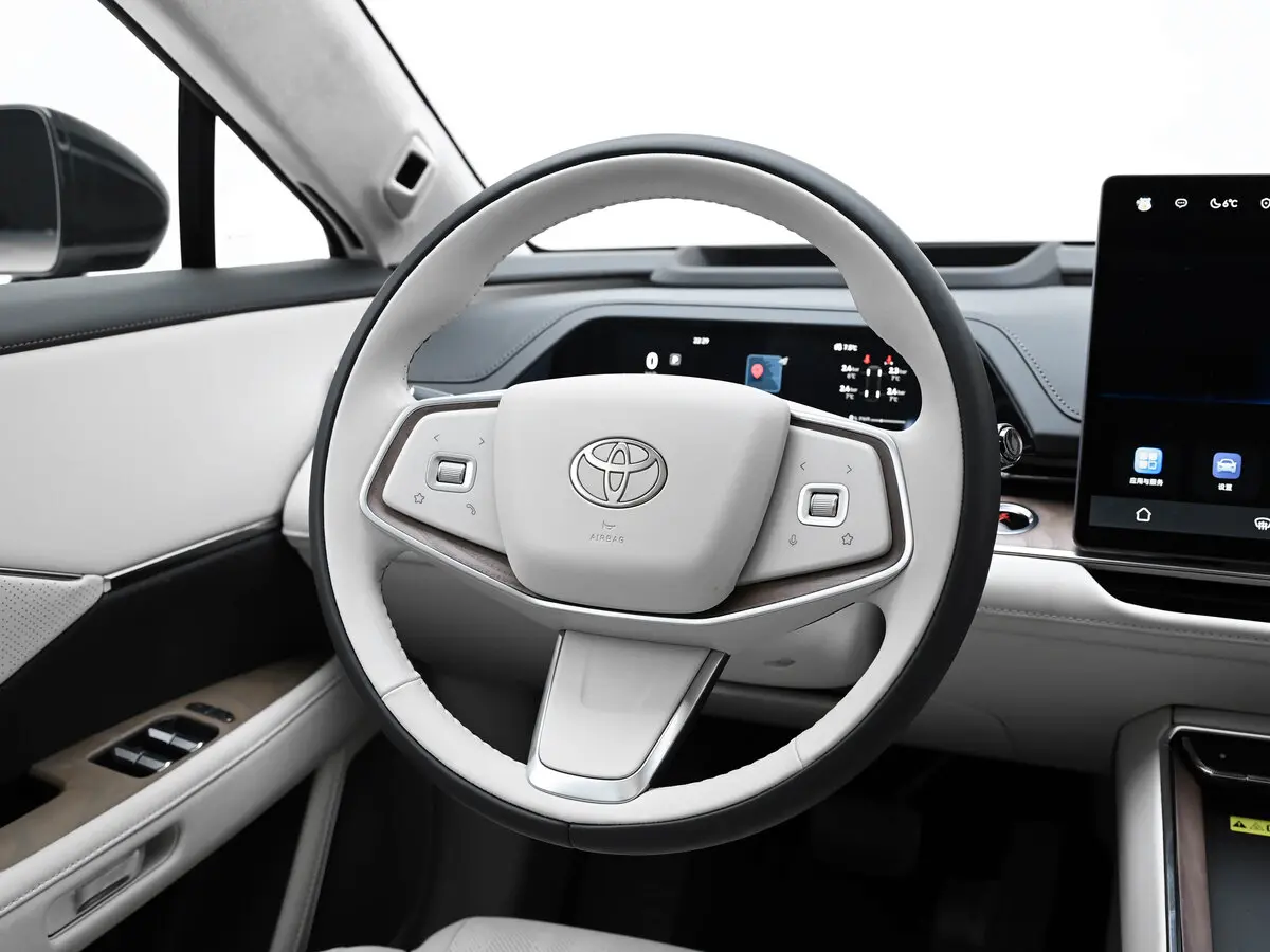 Toyota bZ7 2026 – н.в. Седан — фото 10