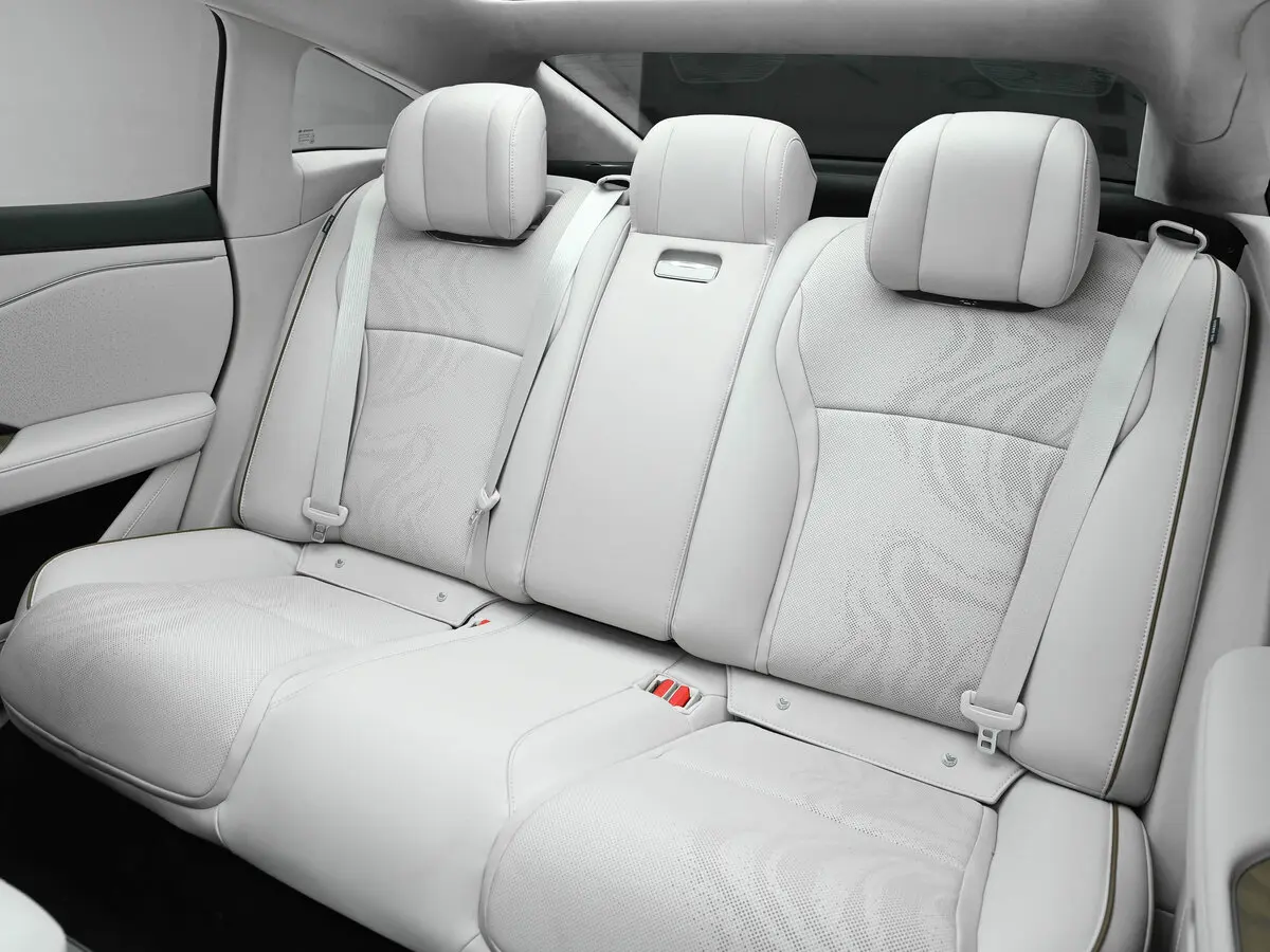 Toyota bZ7 2026 – н.в. Седан — фото 12