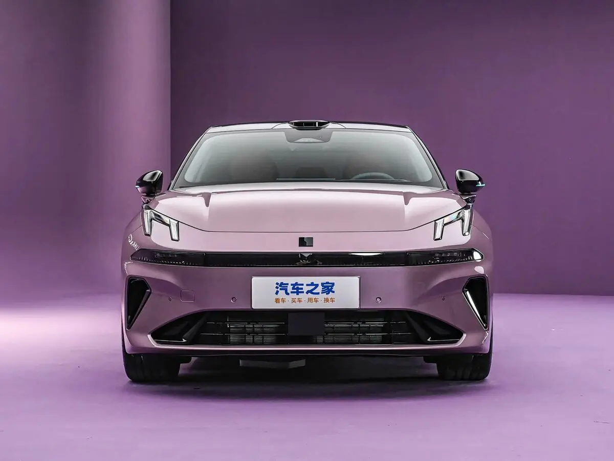 Lynk & Co 07 I Рестайлинг Седан — фото 3