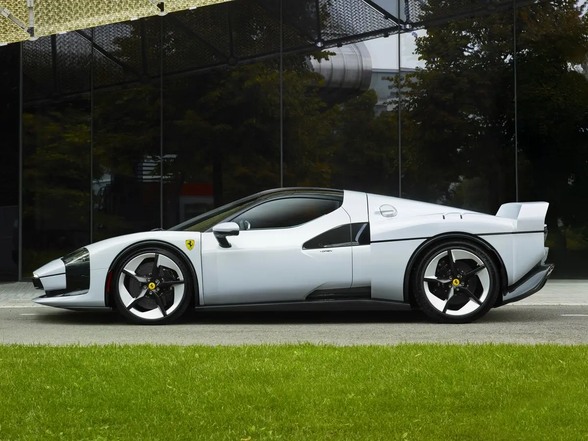Ferrari SC40 2025 – 2025 Купе — сүрөт 2