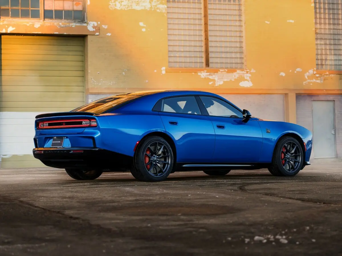 Dodge Charger VIII Лифтбек — photo 3