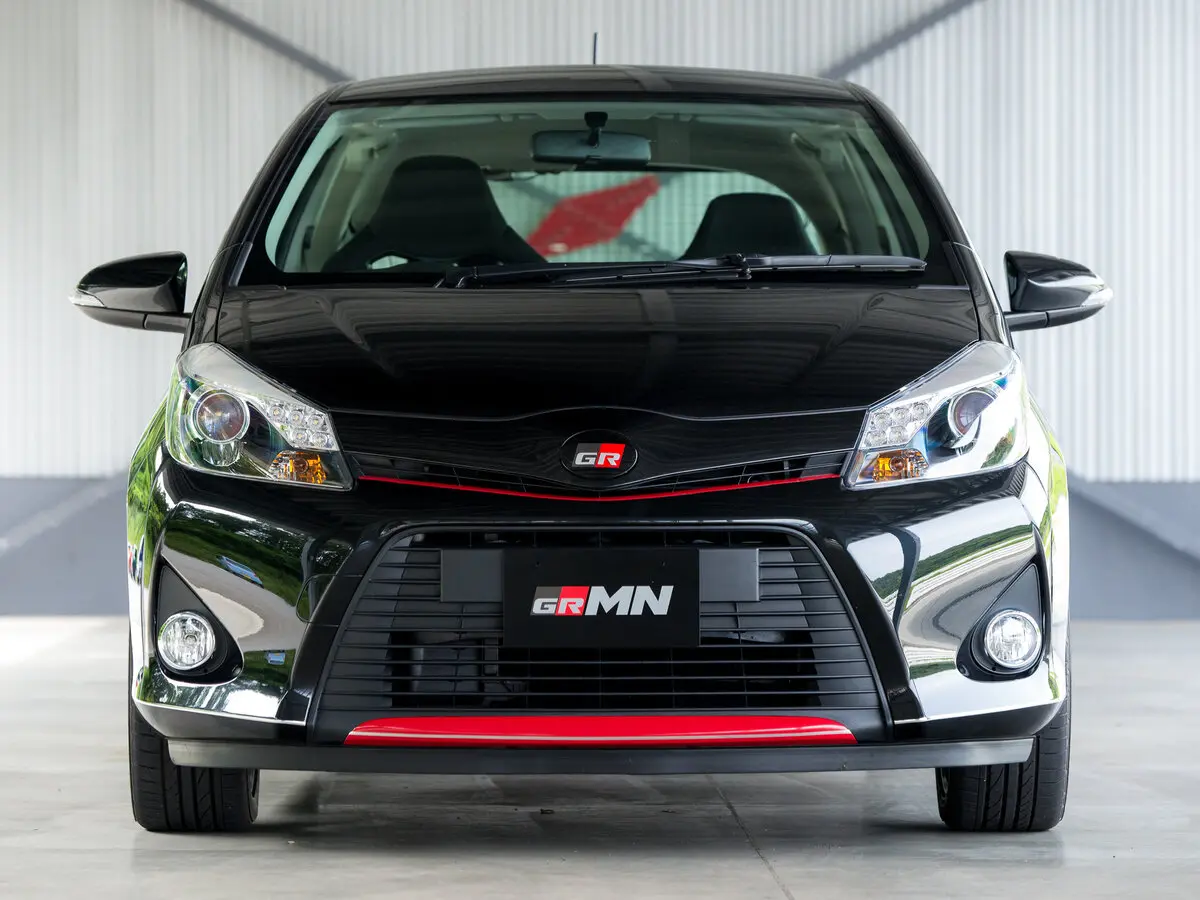 Toyota Vitz III (XP130) Хэтчбек 3 дв. GRMN — сүрөт 3