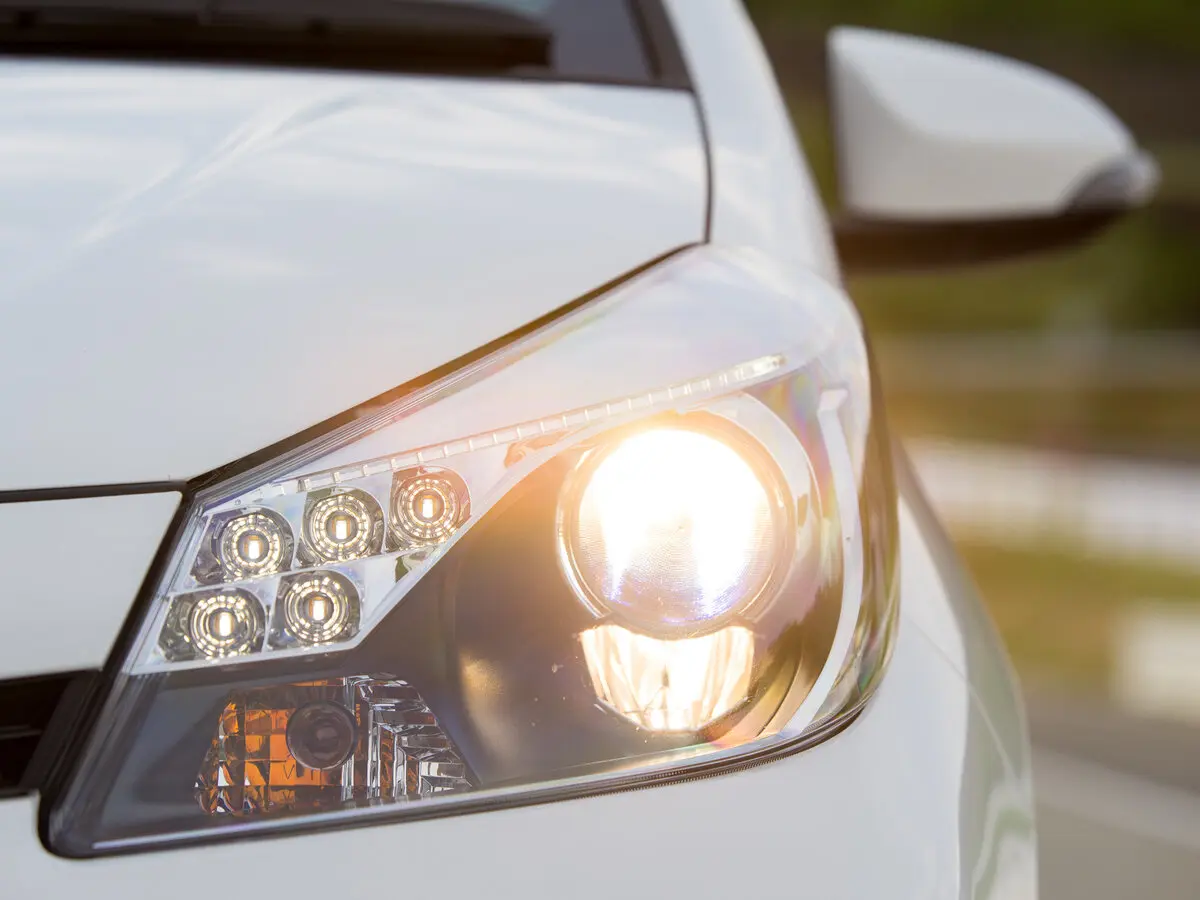Toyota Vitz III (XP130) Хэтчбек 3 дв. GRMN — сүрөт 8