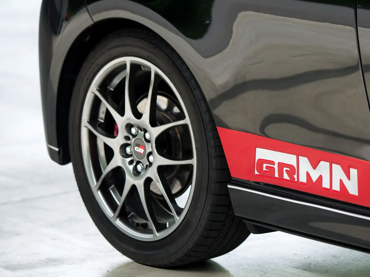Toyota Vitz III (XP130) Хэтчбек 3 дв. GRMN — сүрөт 9