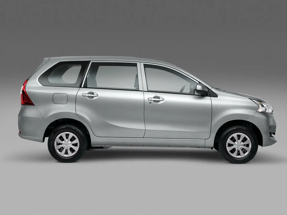 Toyota Avanza II Рестайлинг Минивэн — фото 2