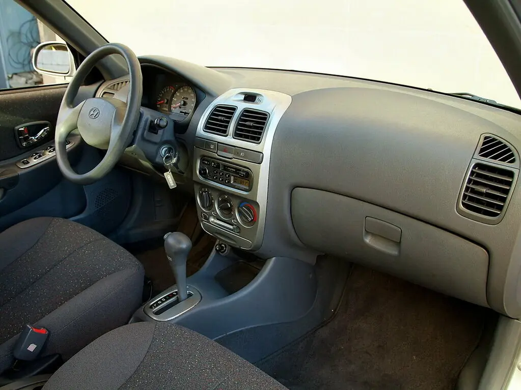 Hyundai Verna I Седан — photo 5