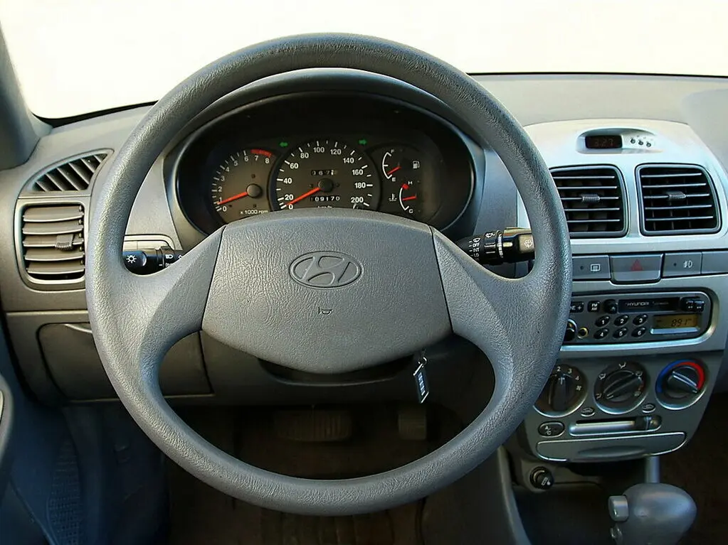 Hyundai Verna I Седан — photo 7
