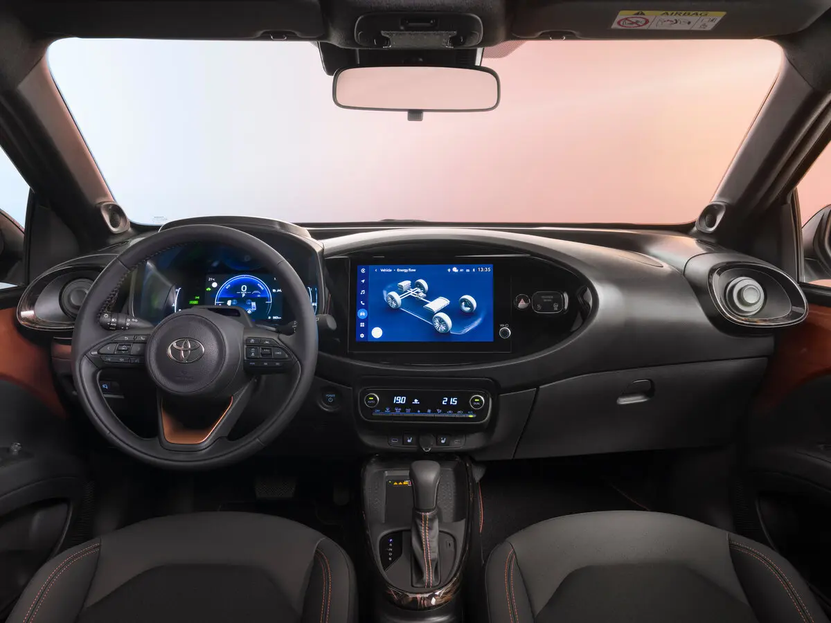 Toyota Aygo X I Рестайлинг Хэтчбек 5 дв. — фото 4