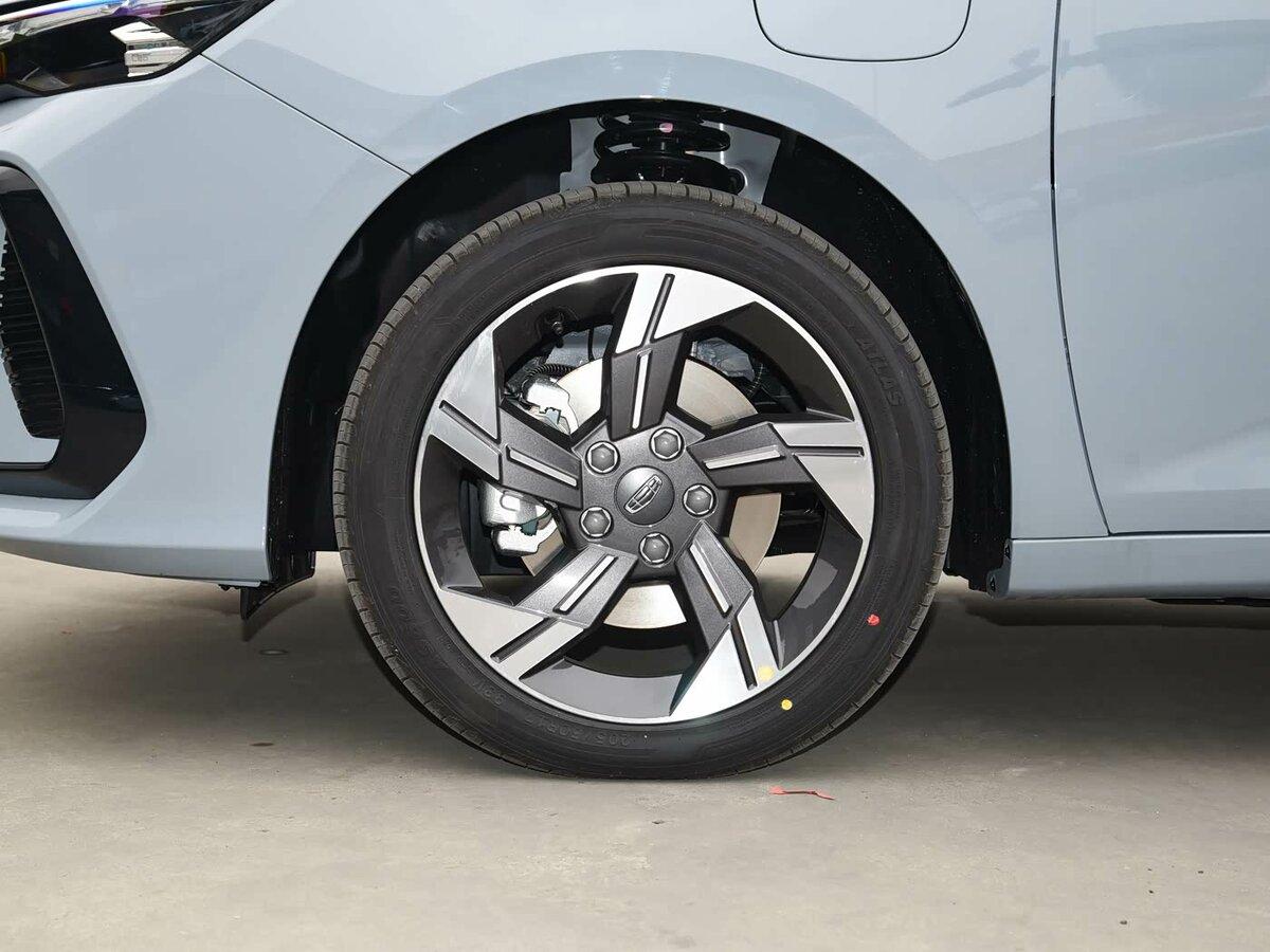 Geely Emgrand L I Рестайлинг Седан — фото 13