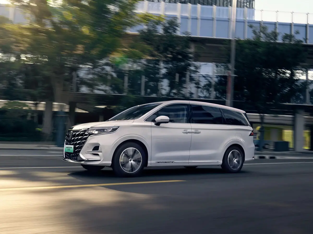 Roewe iMAX8 I Рестайлинг Минивэн — сүрөт 2