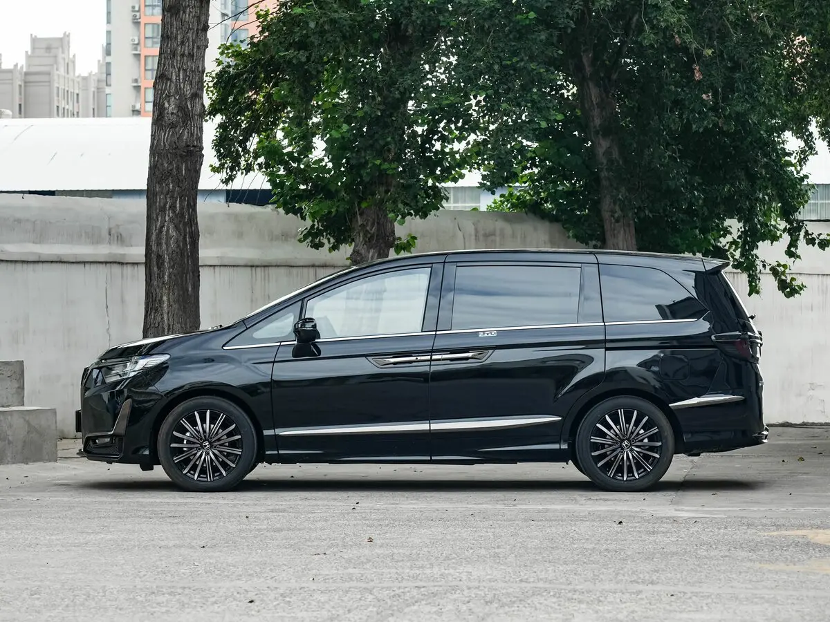 Honda Elysion II Рестайлинг 3 Минивэн — фото 2