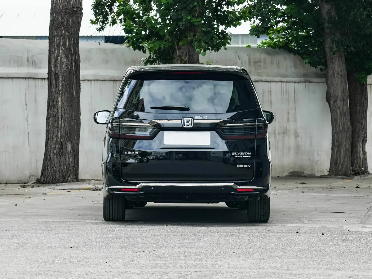 Honda Elysion II Рестайлинг 3 Минивэн — фото 3