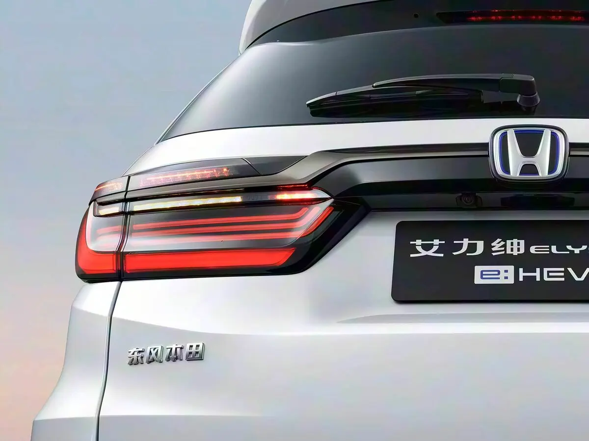 Honda Elysion II Рестайлинг 3 Минивэн — фото 9