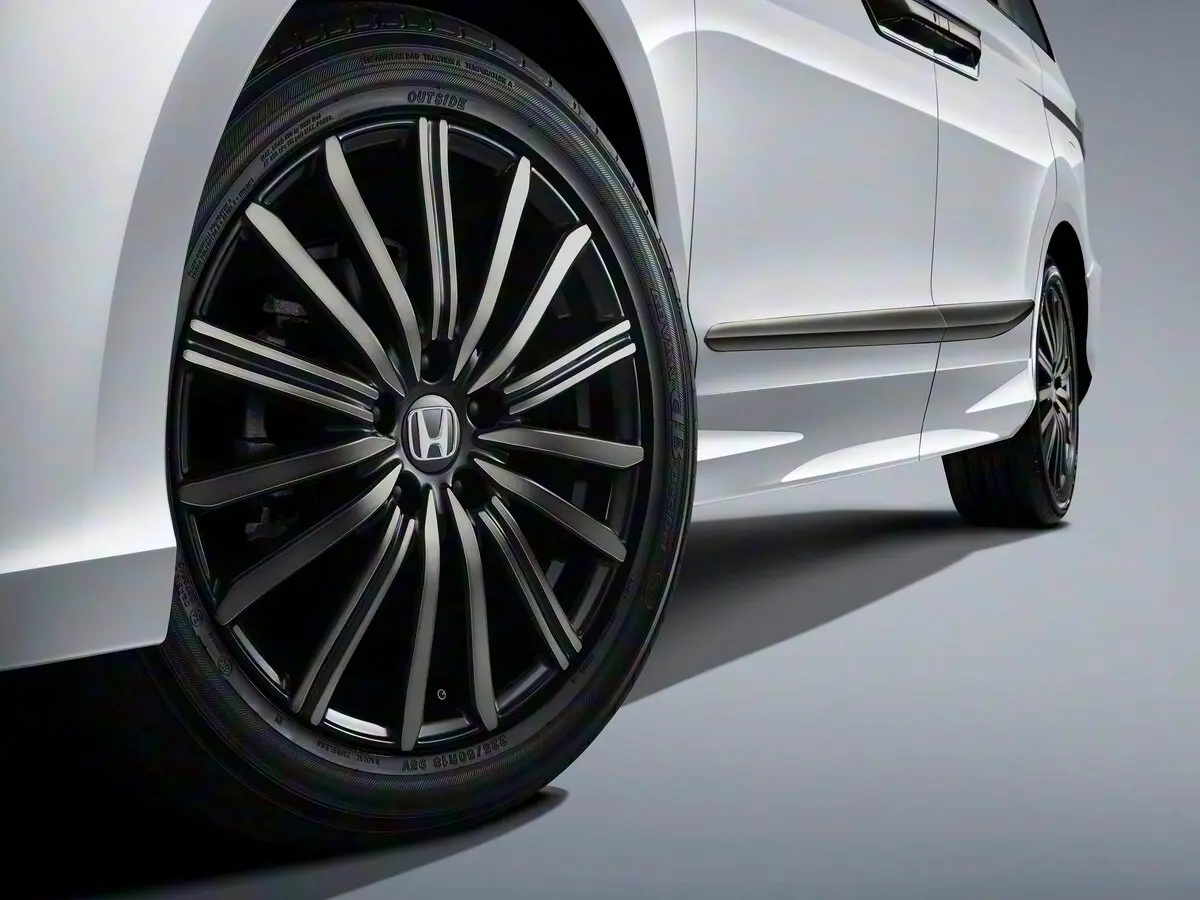 Honda Elysion II Рестайлинг 3 Минивэн — фото 13