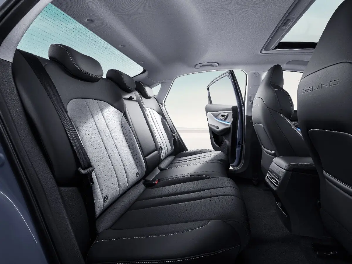 BAIC EU5 Plus I Рестайлинг Седан — 照片 10