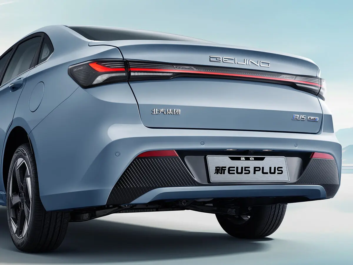 BAIC EU5 Plus I Рестайлинг Седан — 照片 13