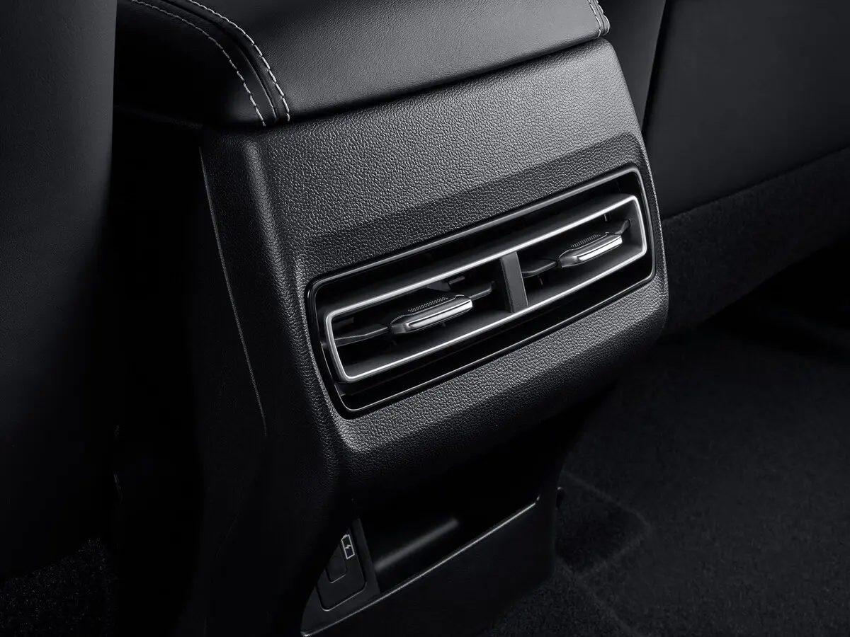 BAIC EU5 Plus I Рестайлинг Седан — 照片 14