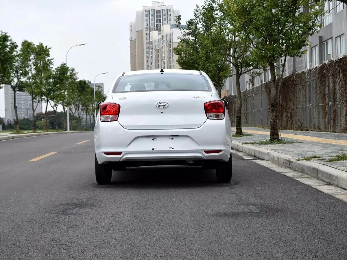 Hyundai Reina 2017 – 2021 Седан — photo 4