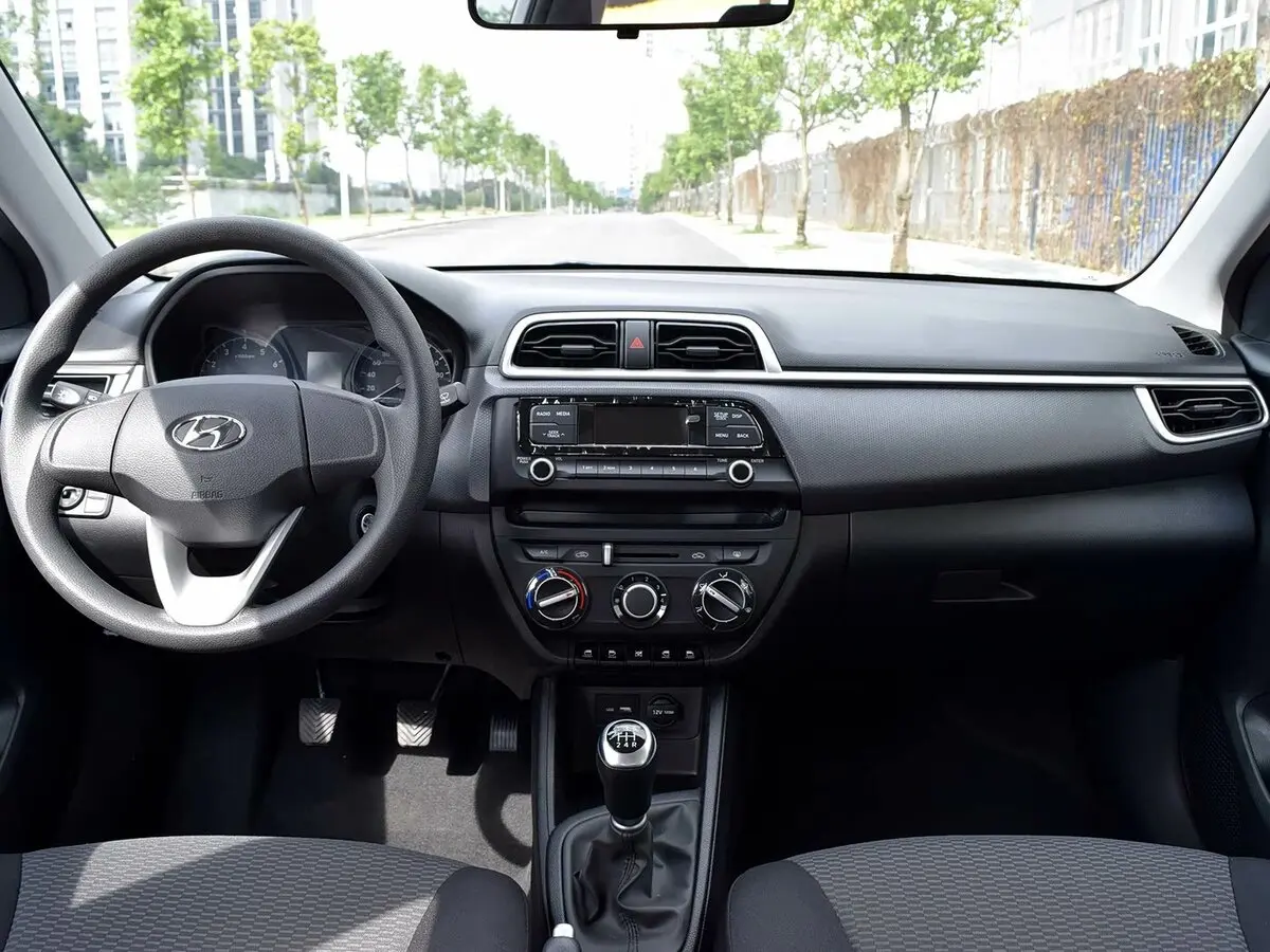 Hyundai Reina 2017 – 2021 Седан — photo 6