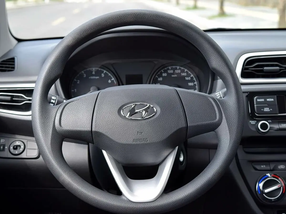 Hyundai Reina 2017 – 2021 Седан — photo 9