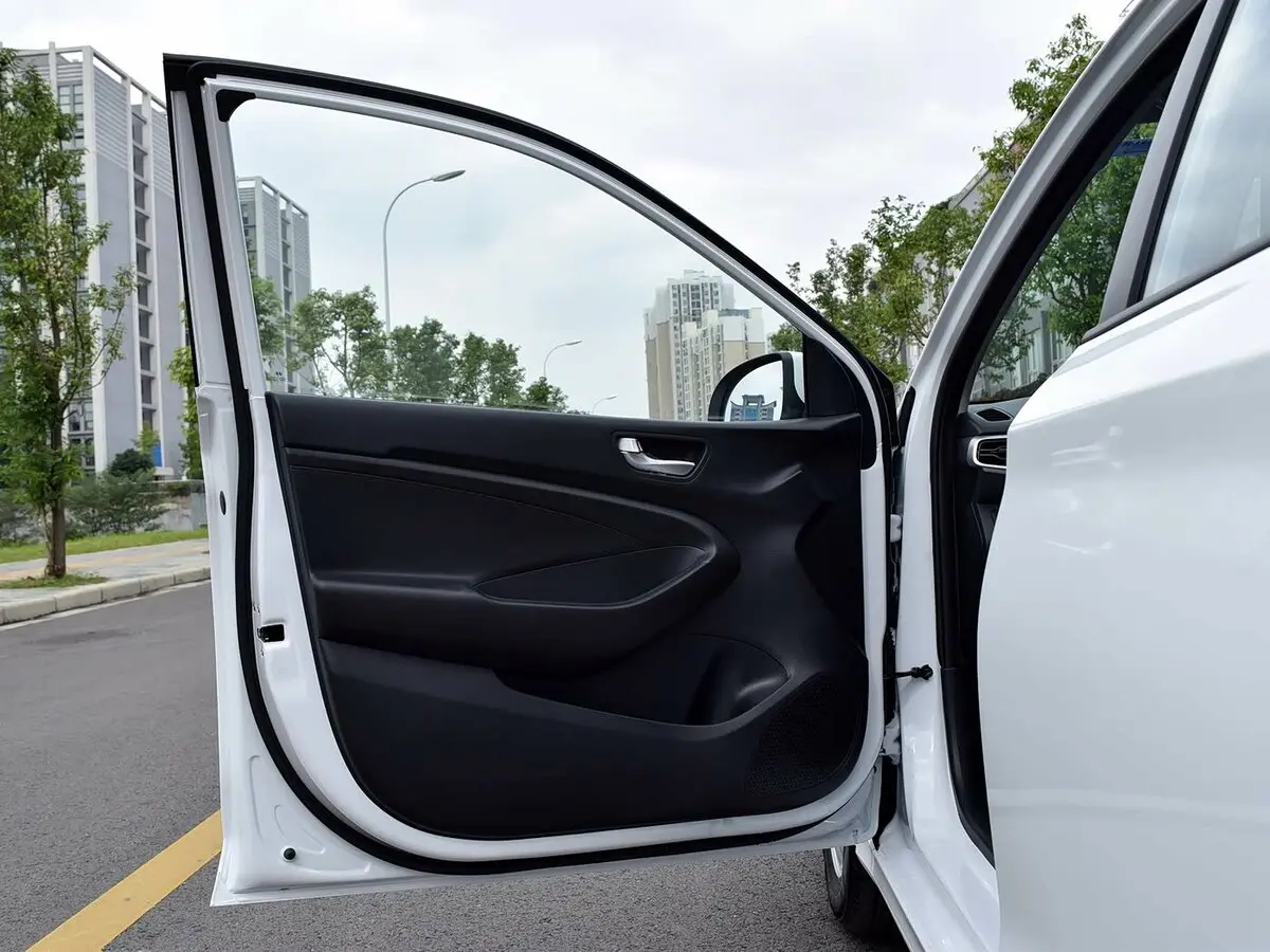 Hyundai Reina 2017 – 2021 Седан — photo 11