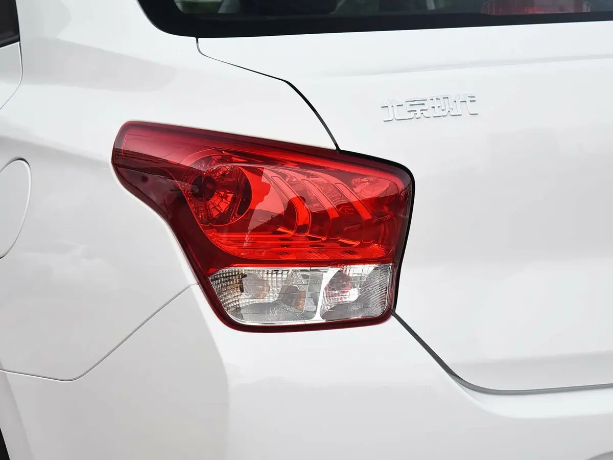 Hyundai Reina 2017 – 2021 Седан — photo 16