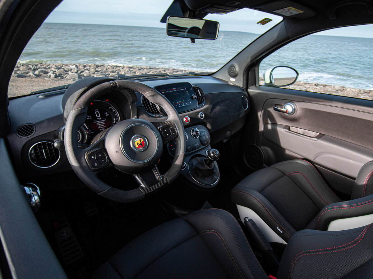 Abarth 695 I Рестайлинг Хэтчбек 3 дв. — фото 7
