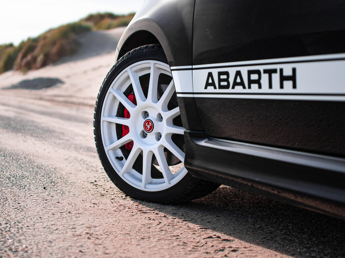 Abarth 695 I Рестайлинг Хэтчбек 3 дв. — фото 12