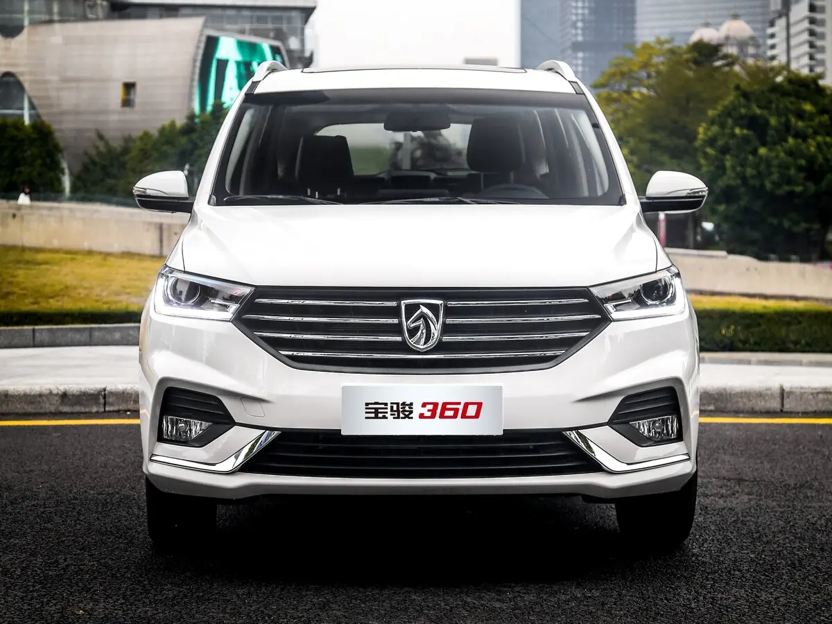 Baojun 360 2018 – 2021 Минивэн — photo 3