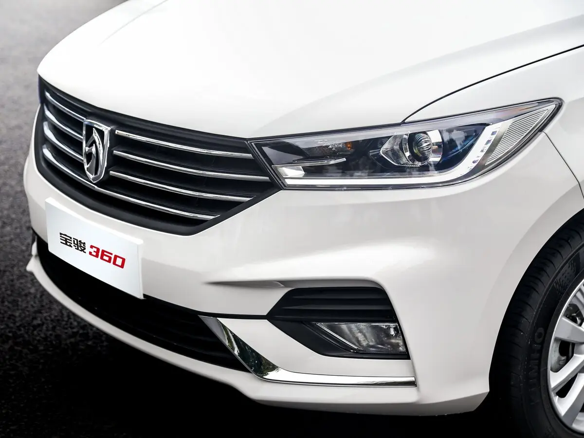 Baojun 360 2018 – 2021 Минивэн — photo 8