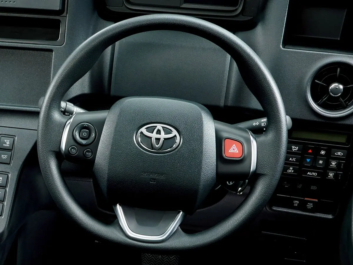 Toyota JPN Taxi 2017 – н.в. Микровэн — сүрөт 7