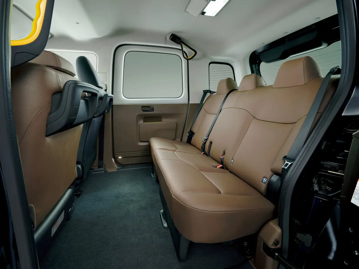 Toyota JPN Taxi 2017 – н.в. Микровэн — сүрөт 8