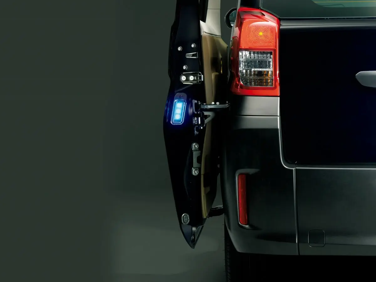 Toyota JPN Taxi 2017 – н.в. Микровэн — сүрөт 10