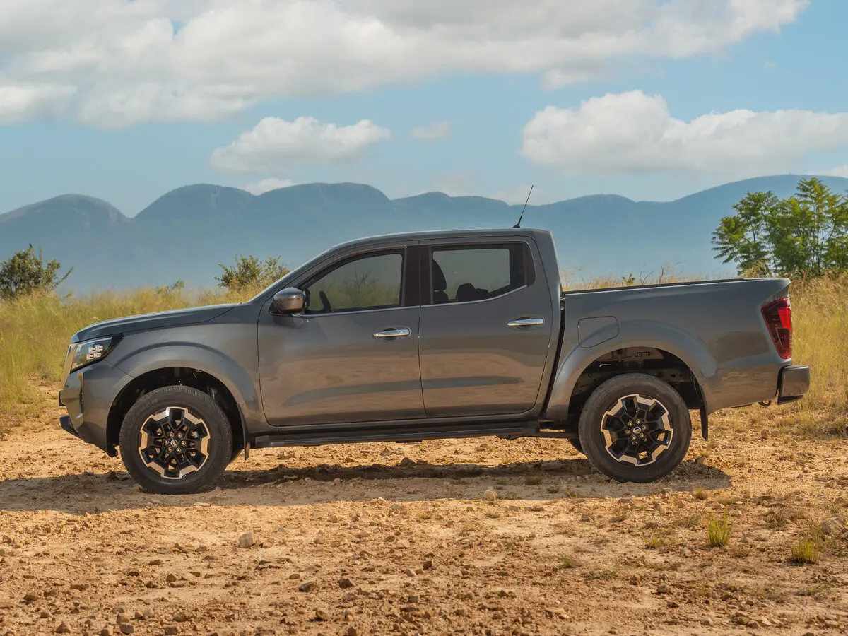 Nissan Navara (Frontier) IV (D23) Рестайлинг Пикап Двойная кабина Double Cab — сүрөт 2