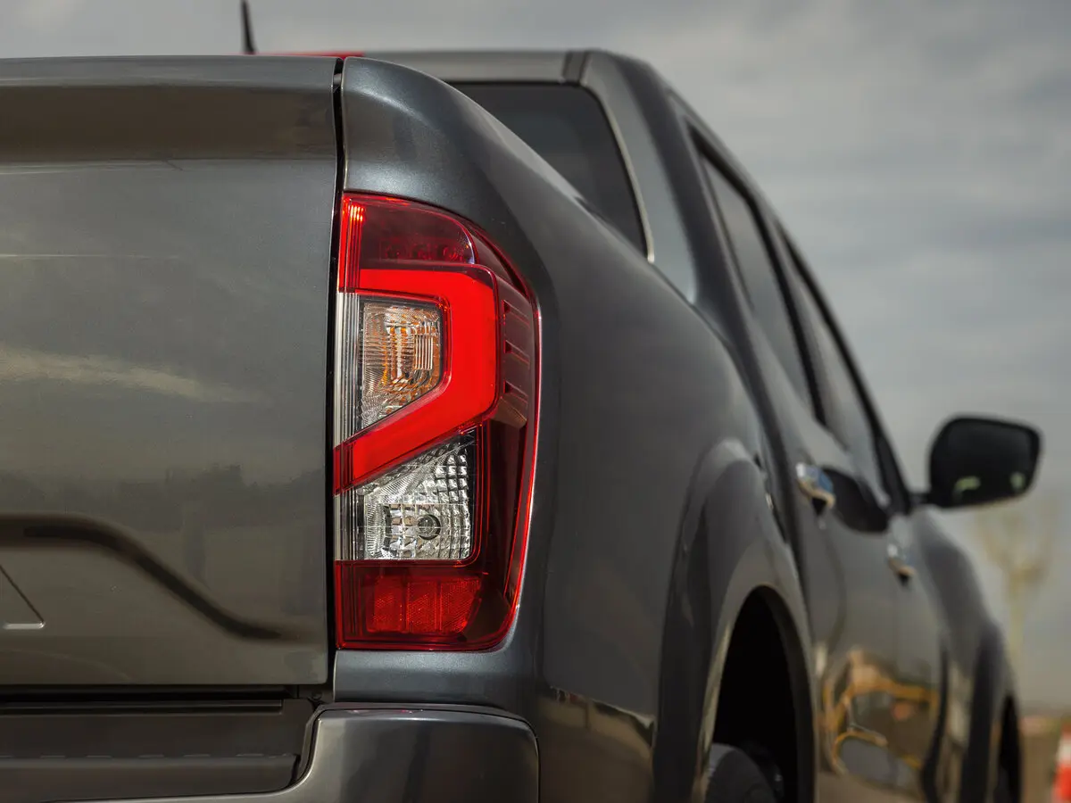 Nissan Navara (Frontier) IV (D23) Рестайлинг Пикап Двойная кабина Double Cab — сүрөт 10