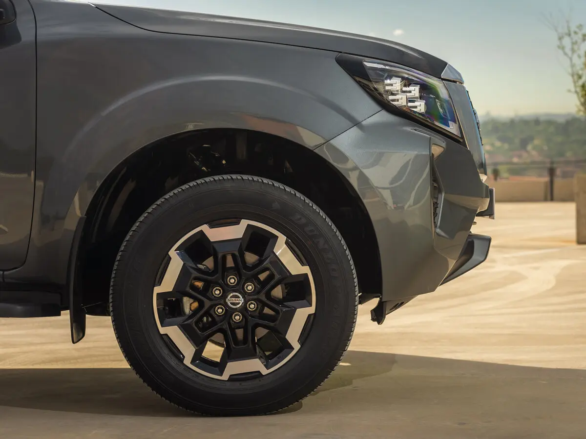 Nissan Navara (Frontier) IV (D23) Рестайлинг Пикап Двойная кабина Double Cab — сүрөт 12