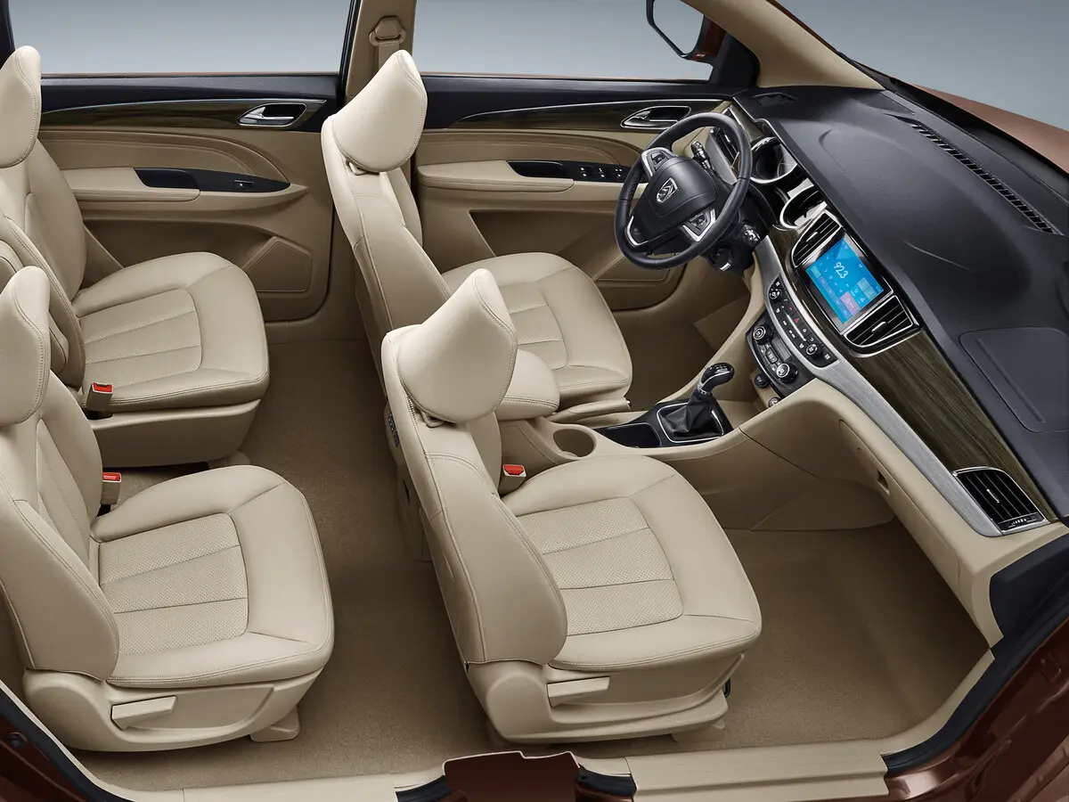 Baojun 730 I Рестайлинг Минивэн — 照片 8
