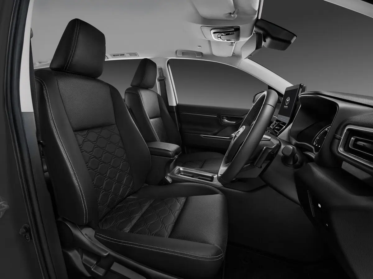 Toyota Innova III Компактвэн — фото 8