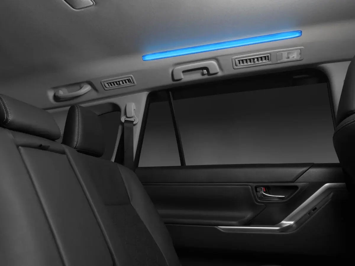 Toyota Innova III Компактвэн — фото 14
