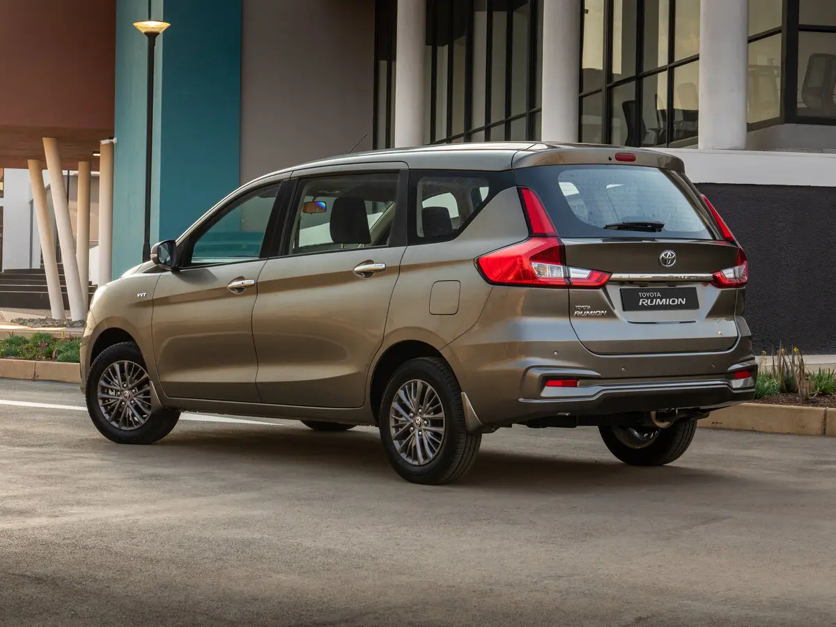 Toyota Rumion I Компактвэн — фото 3