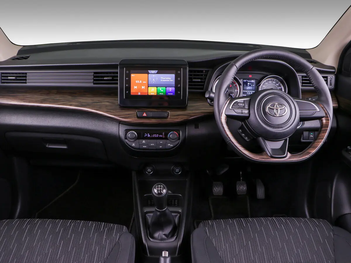 Toyota Rumion I Компактвэн — фото 4
