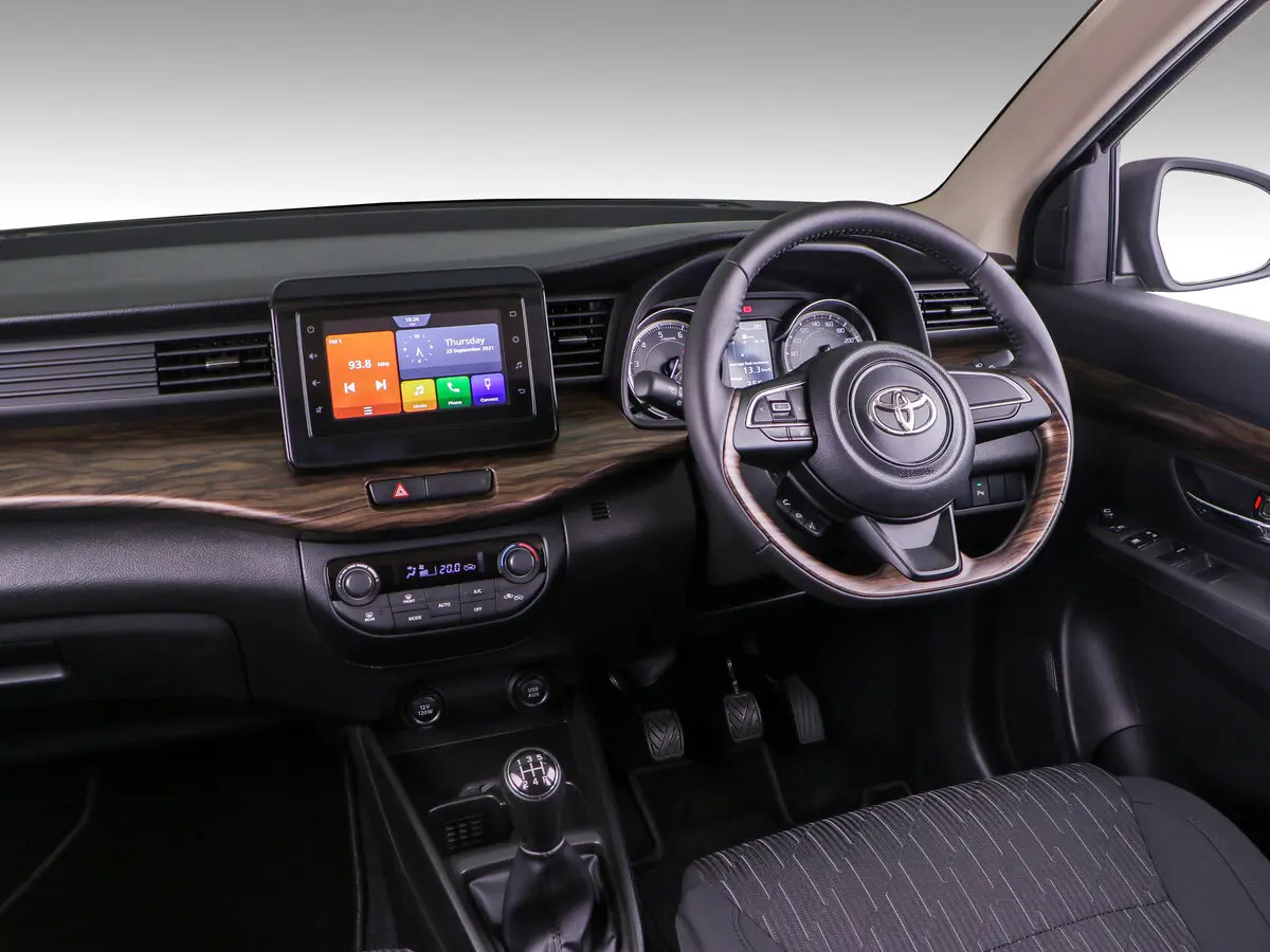 Toyota Rumion I Компактвэн — фото 5