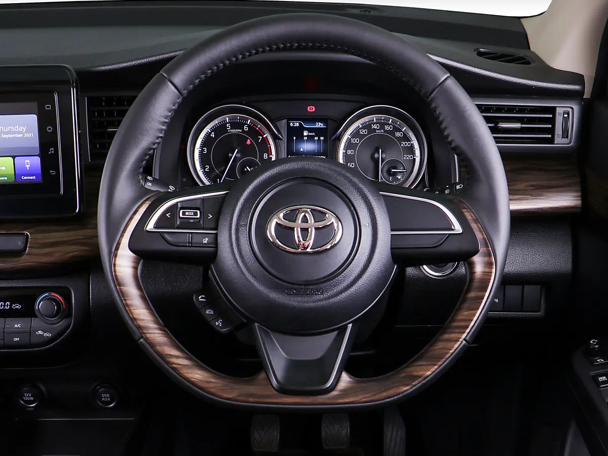 Toyota Rumion I Компактвэн — фото 7