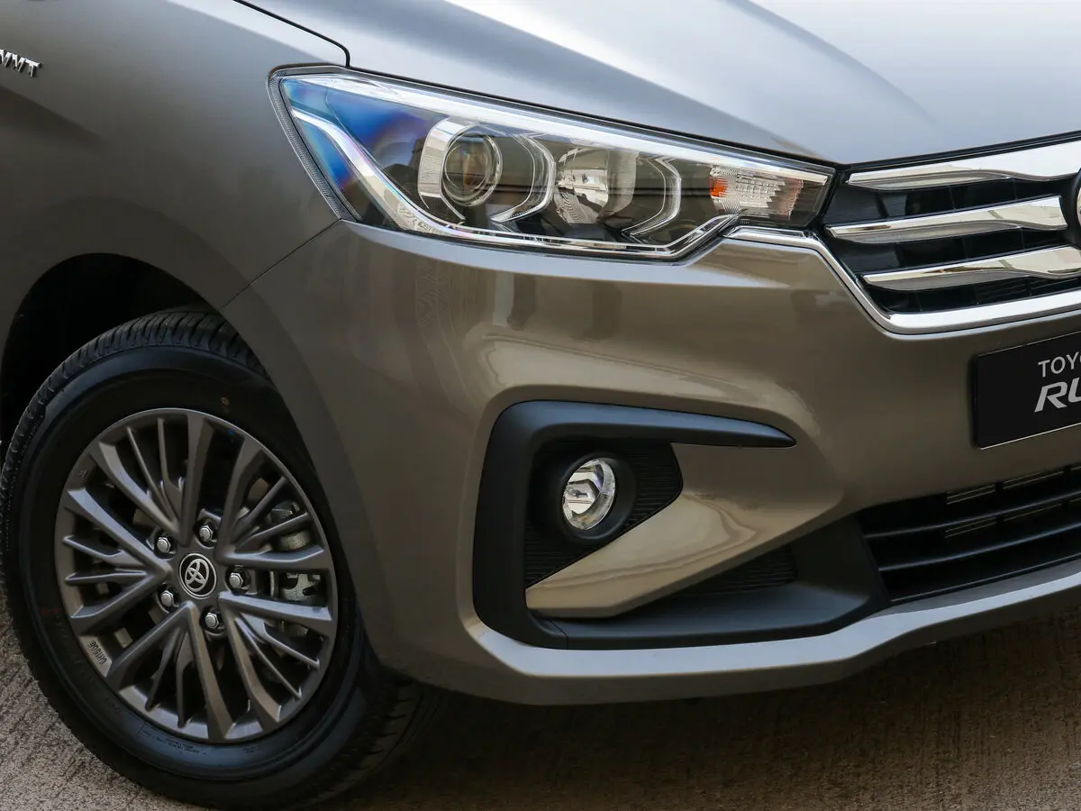 Toyota Rumion I Компактвэн — фото 10