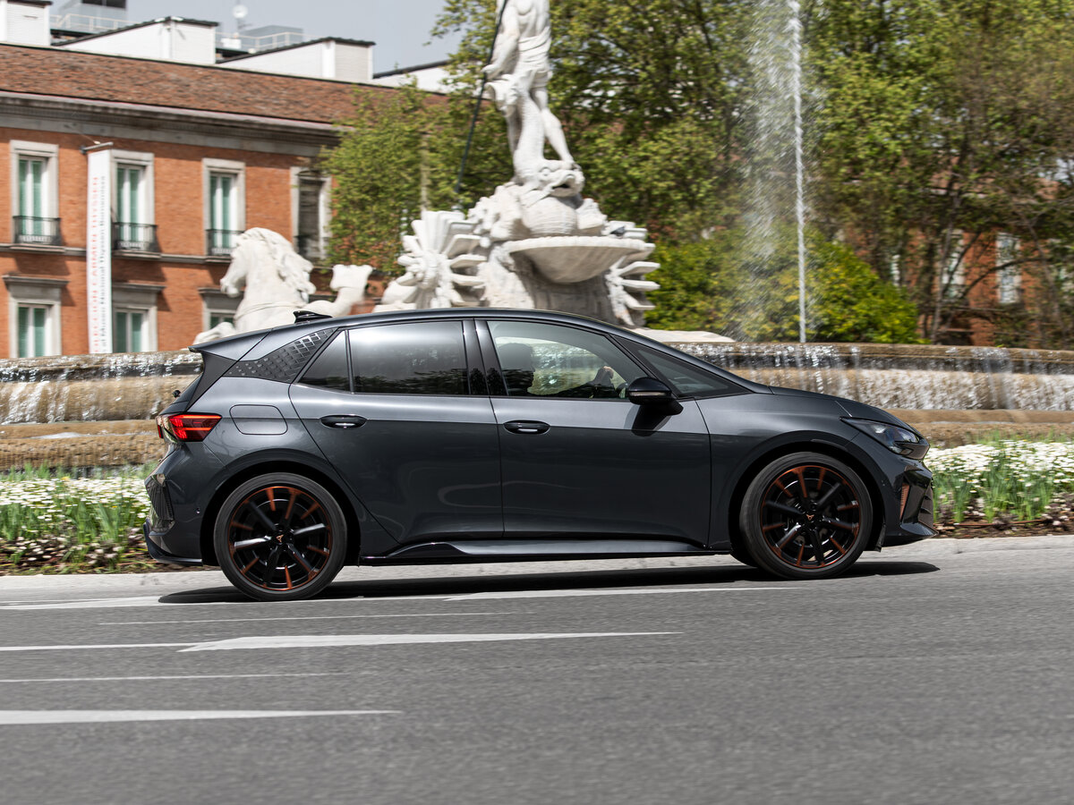 Cupra Born I Рестайлинг Хэтчбек 5 дв. — фото 3